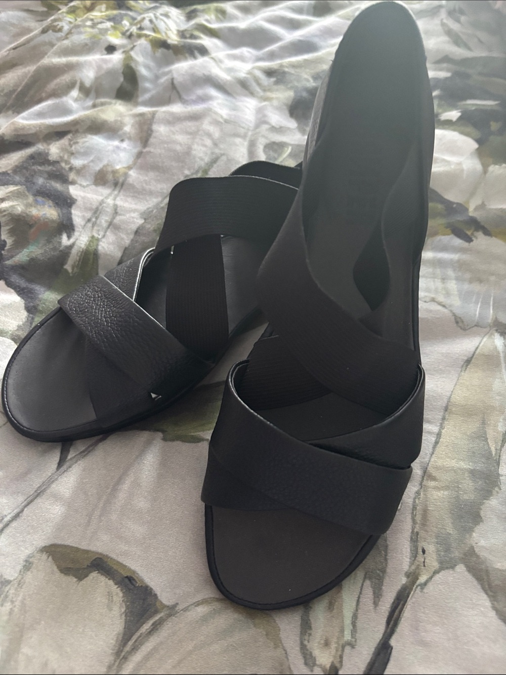 CAMPER Black Women's Elastic Crossover Sandals Size 39/8 NWOB